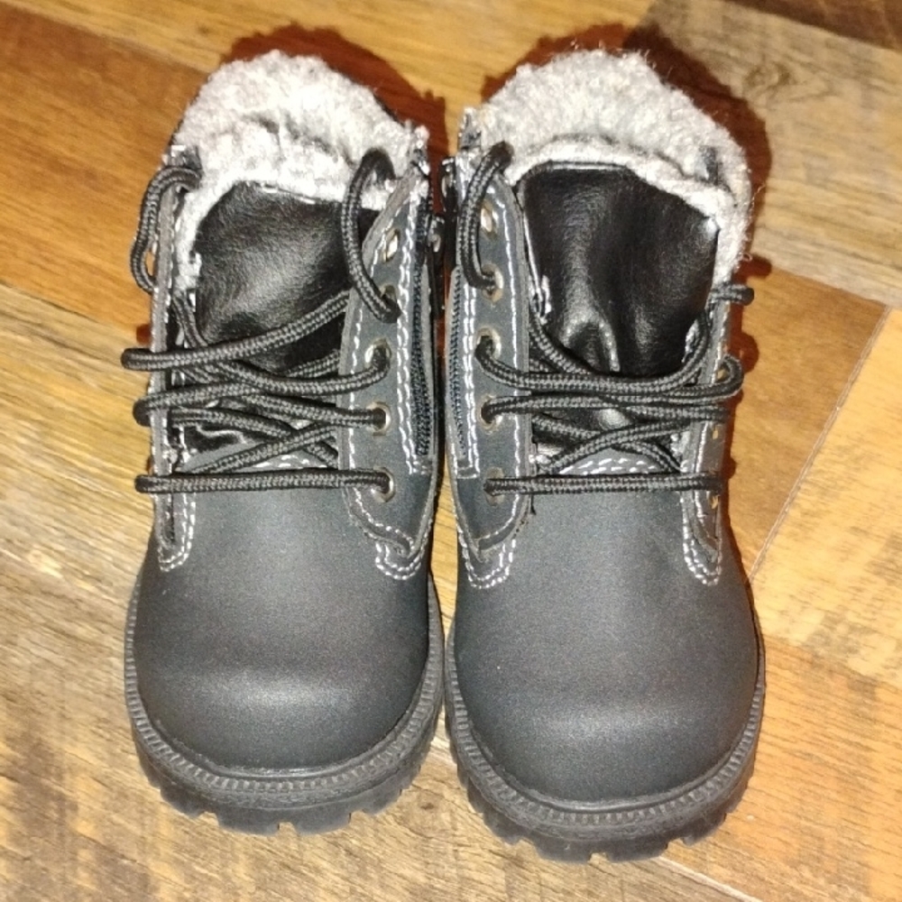 Baby Boy Size 6 Black Winter Boots!!